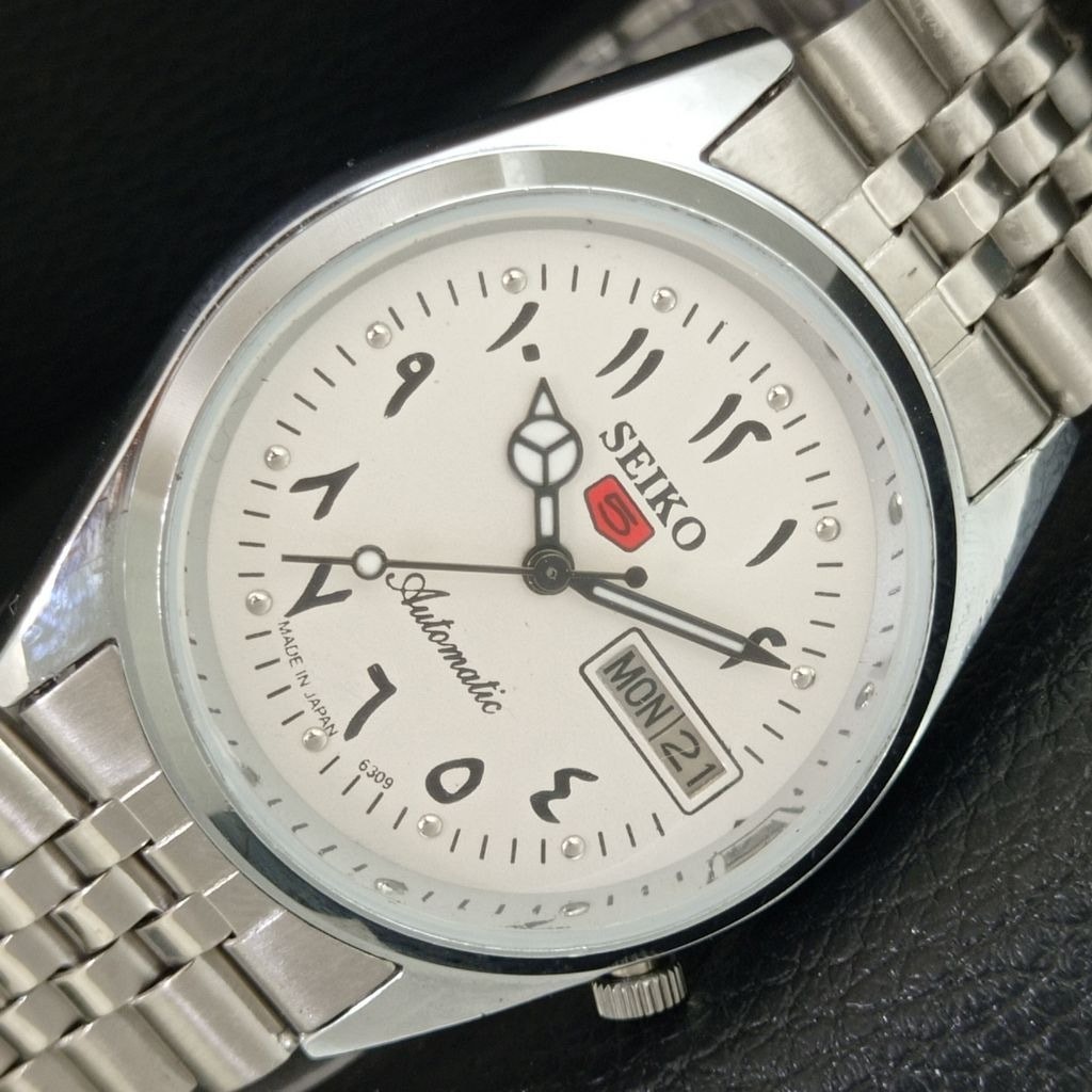 Vintage 1983 Seiko Automatic Mens Silver Watch WDaydate  Red Accents